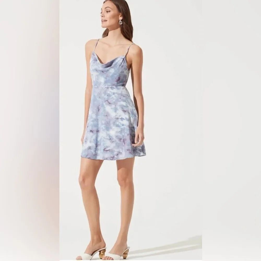 ASTR Scoopneck Mini Dress in Purple Marble size M loc H4